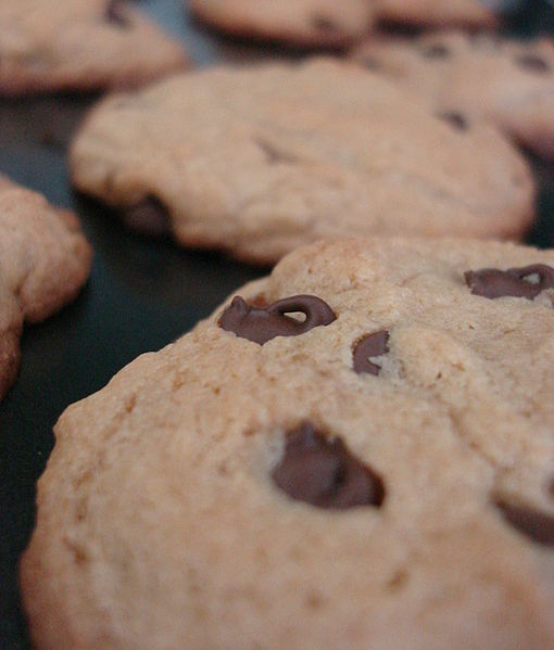 510px-Chocolate_chip_cookie_closeup