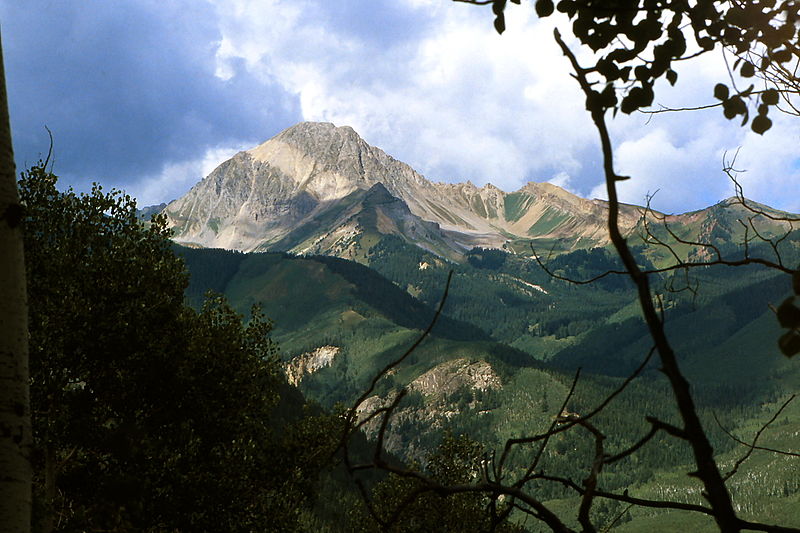 800px-Mt._Daly,_Pitkin_County,_CO