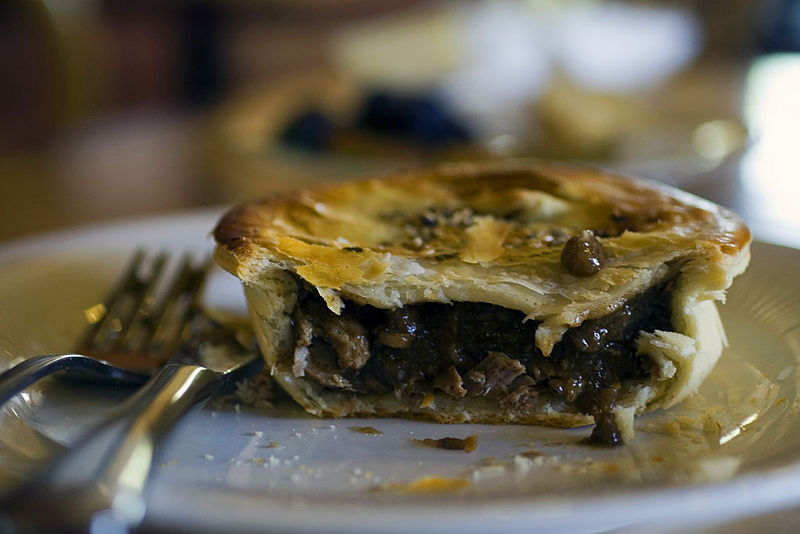 800px-Lamb_and_rosemary_meat_pie