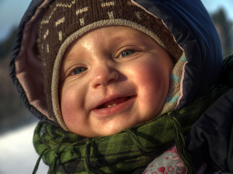 800px-Winter_baby_10-months-old