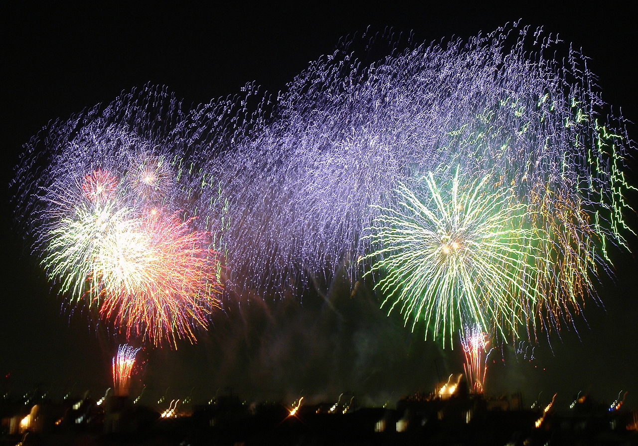 1280px-Hanabi_in_Adachi-ku1